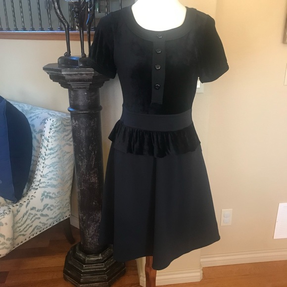 Marc By Marc Jacobs Dresses & Skirts - Marc By Marc Jacobs Black Short Sleeve Dress